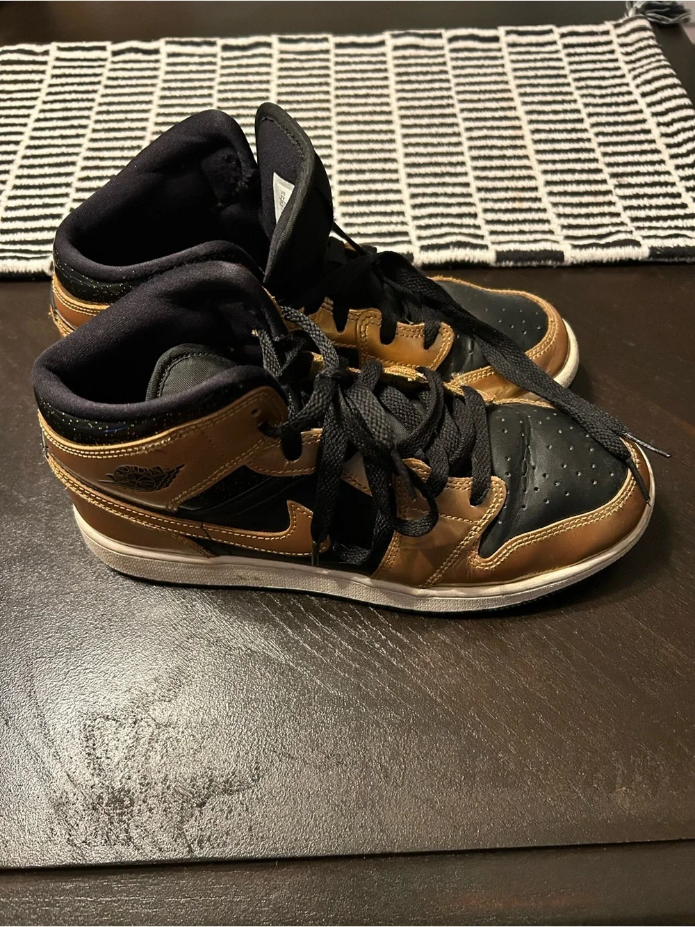 Nike Air Jordan Youth High-Top Sneakers Black and Gold Size 7